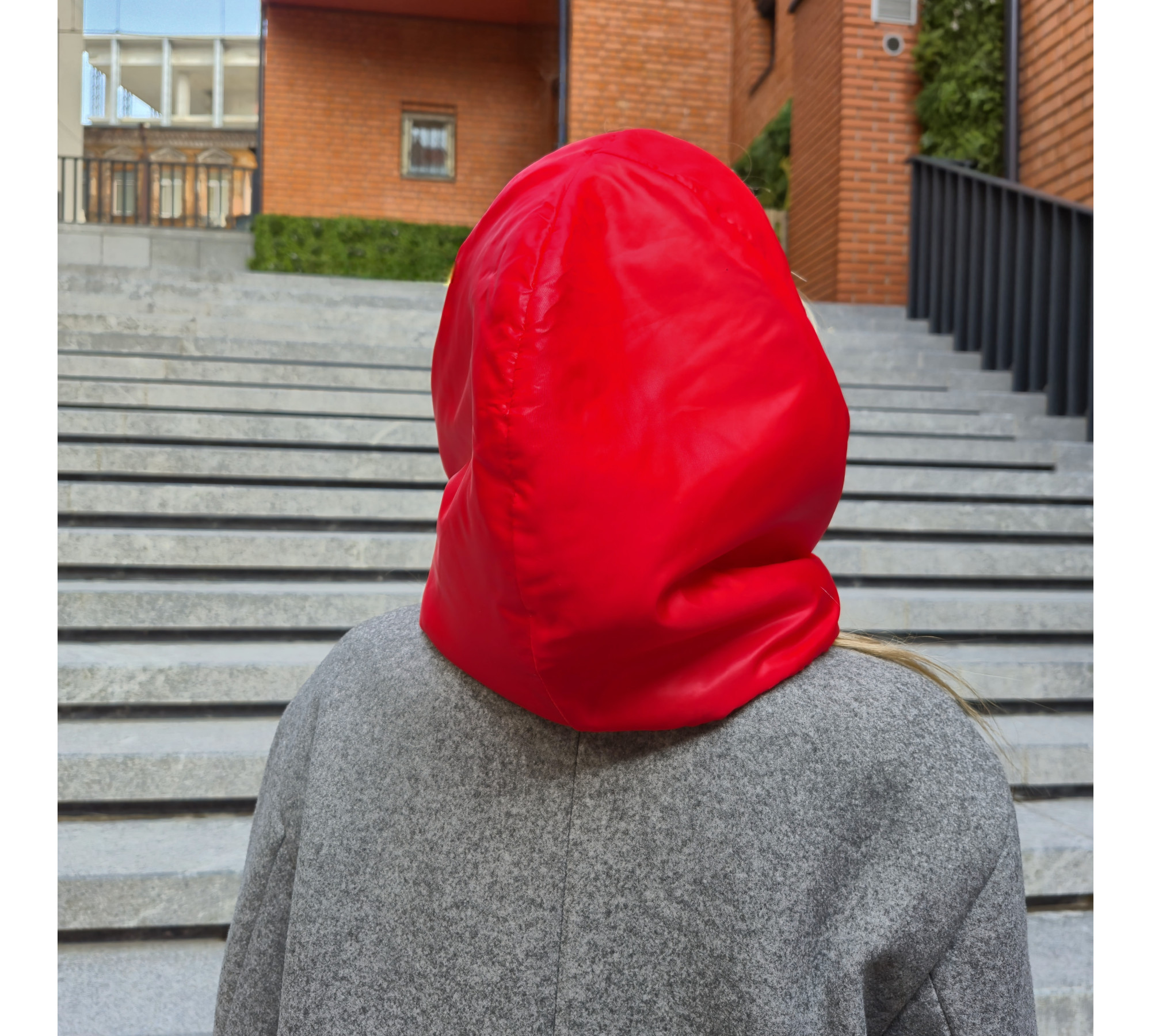 Hood scarf puffer. Warm quilted kerchief.