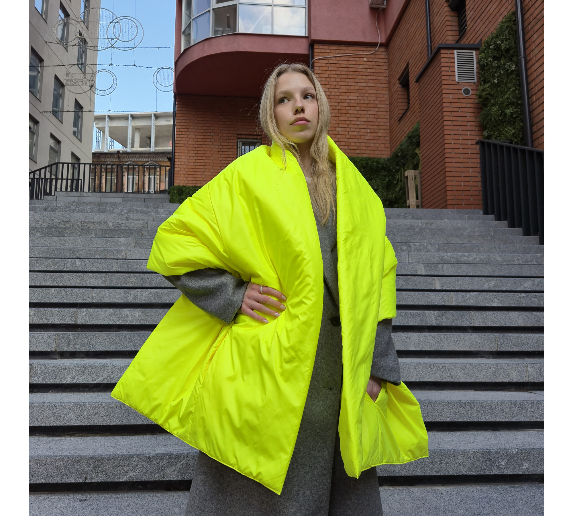 Puffer scarf with 2 pockets. Warm  trendy shawl. 