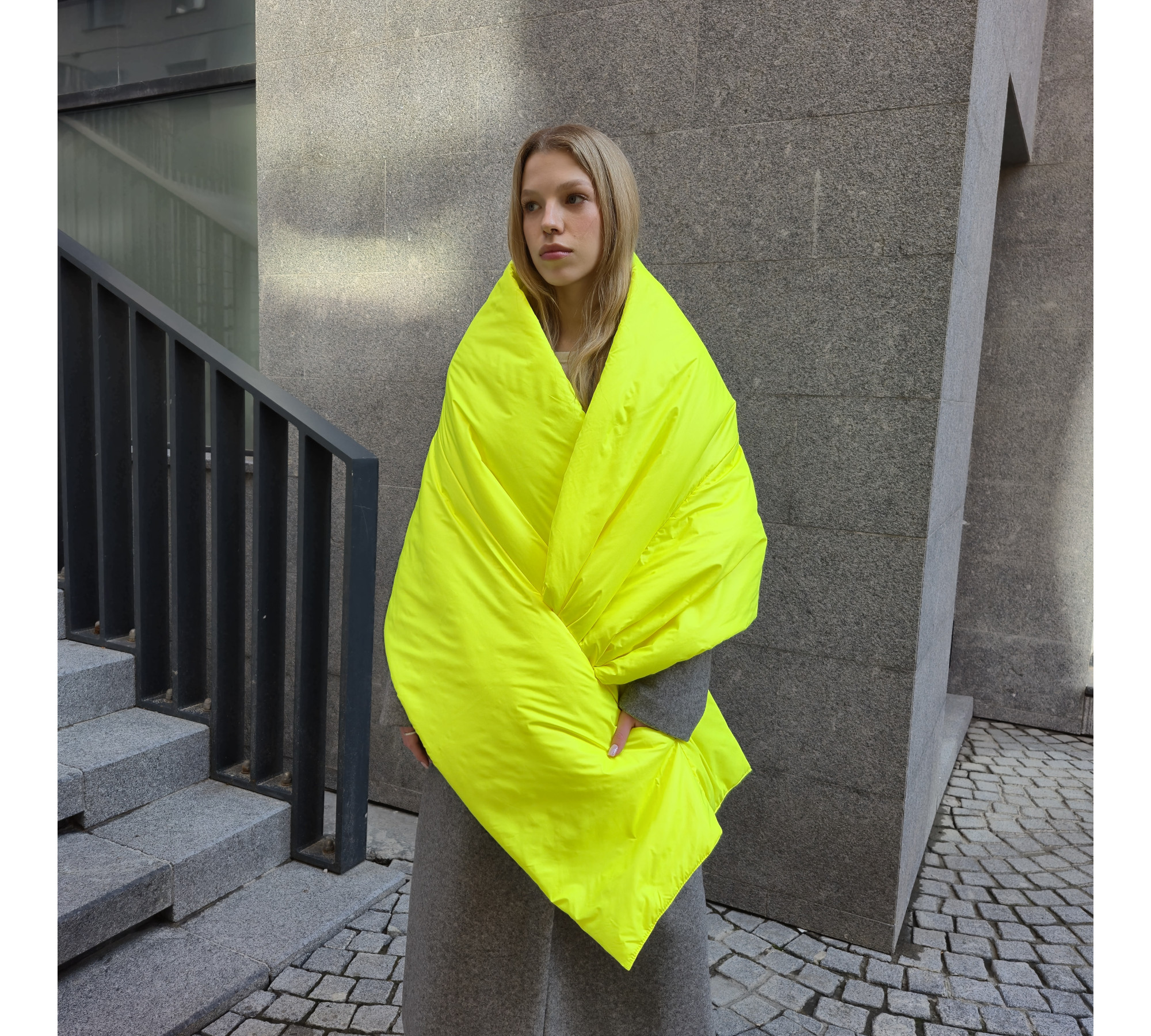 Puffer scarf with 2 pockets. Warm  trendy shawl. 