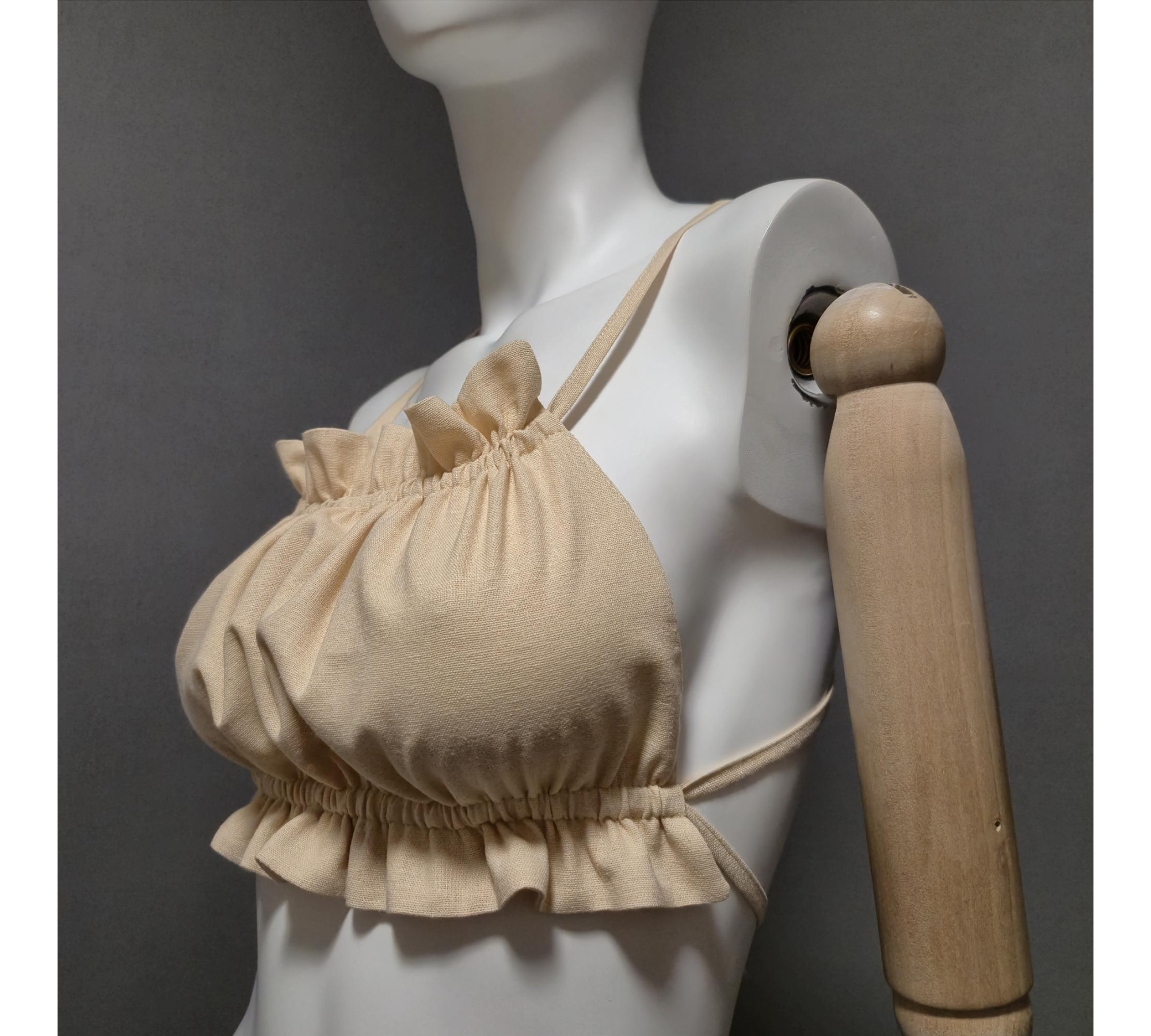 Stable, comfortable open-back mini top.