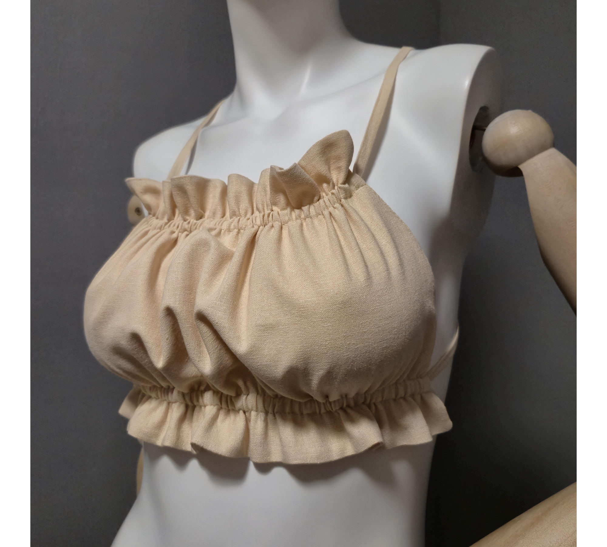 Stable, comfortable open-back mini top.