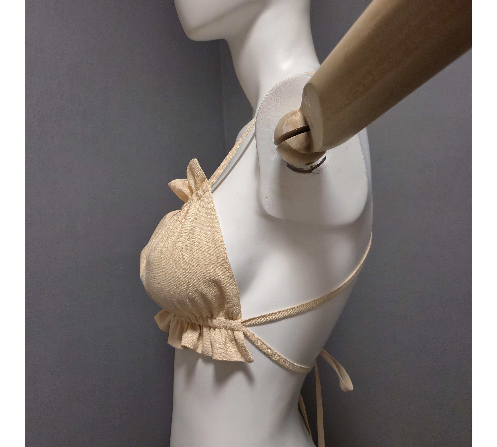 Stable, comfortable open-back mini top.