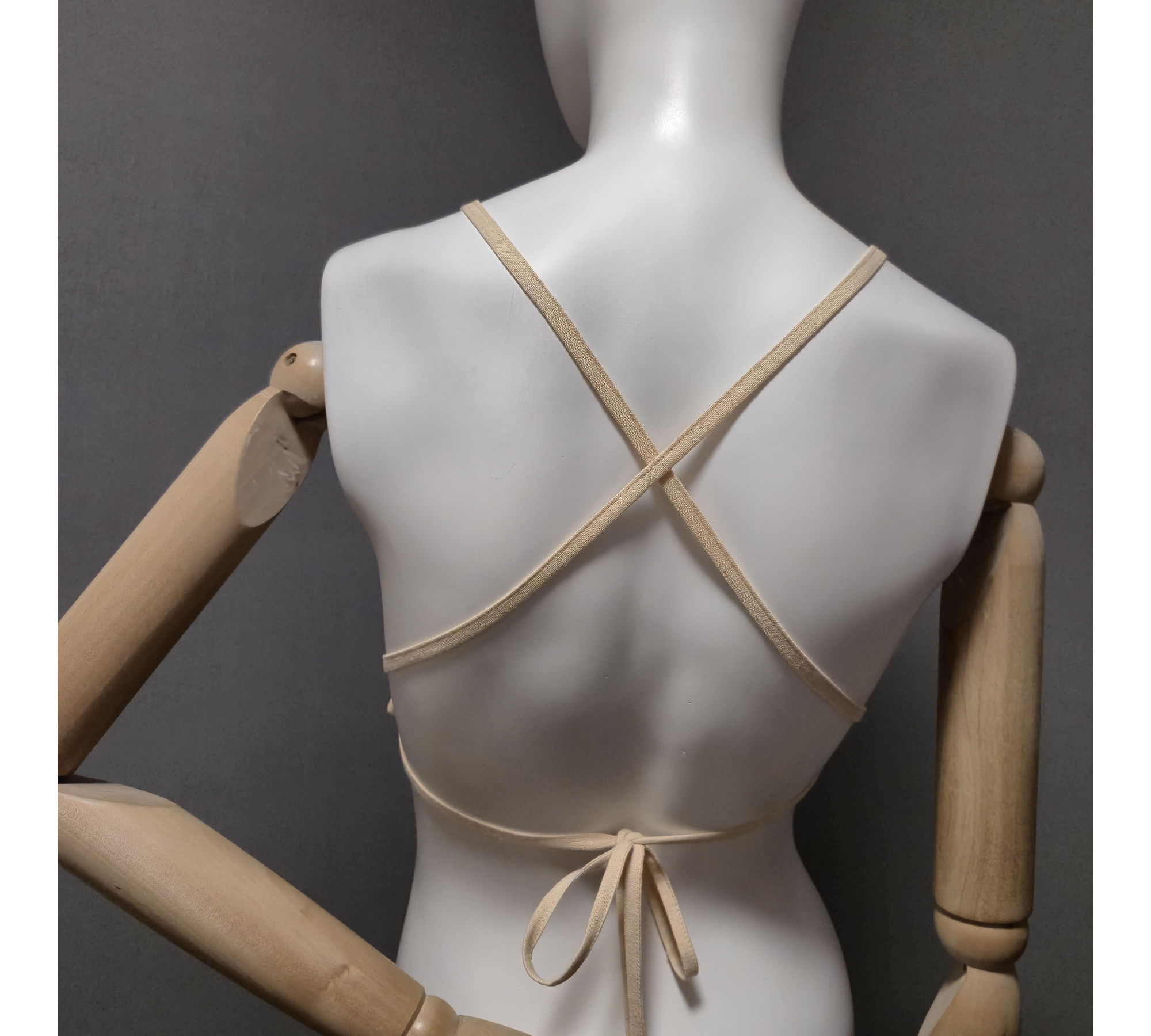 Stable, comfortable open-back mini top.