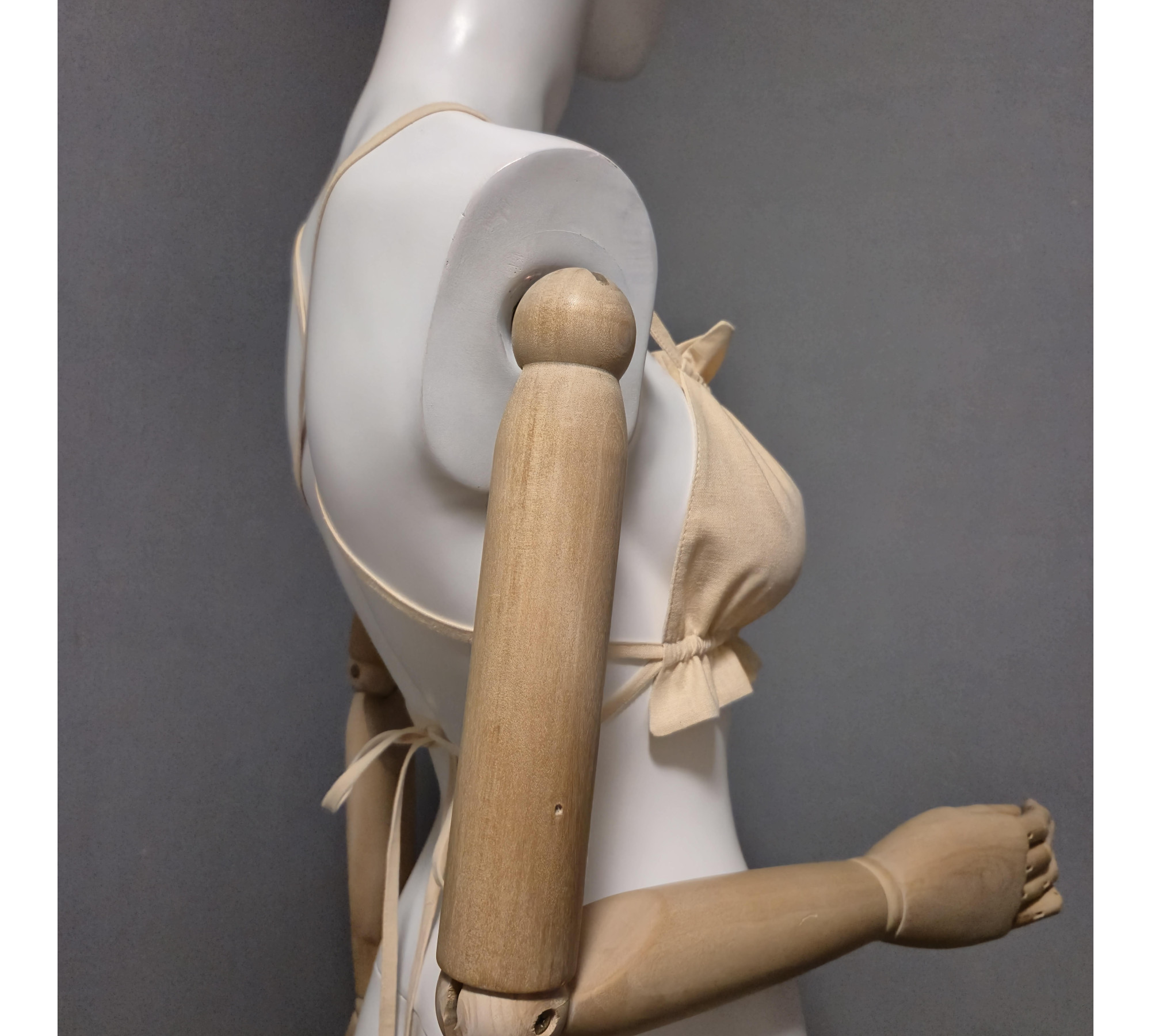 Stable, comfortable open-back mini top.