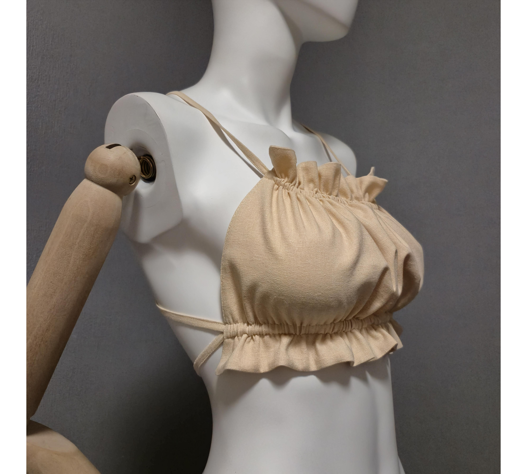 Stable, comfortable open-back mini top.