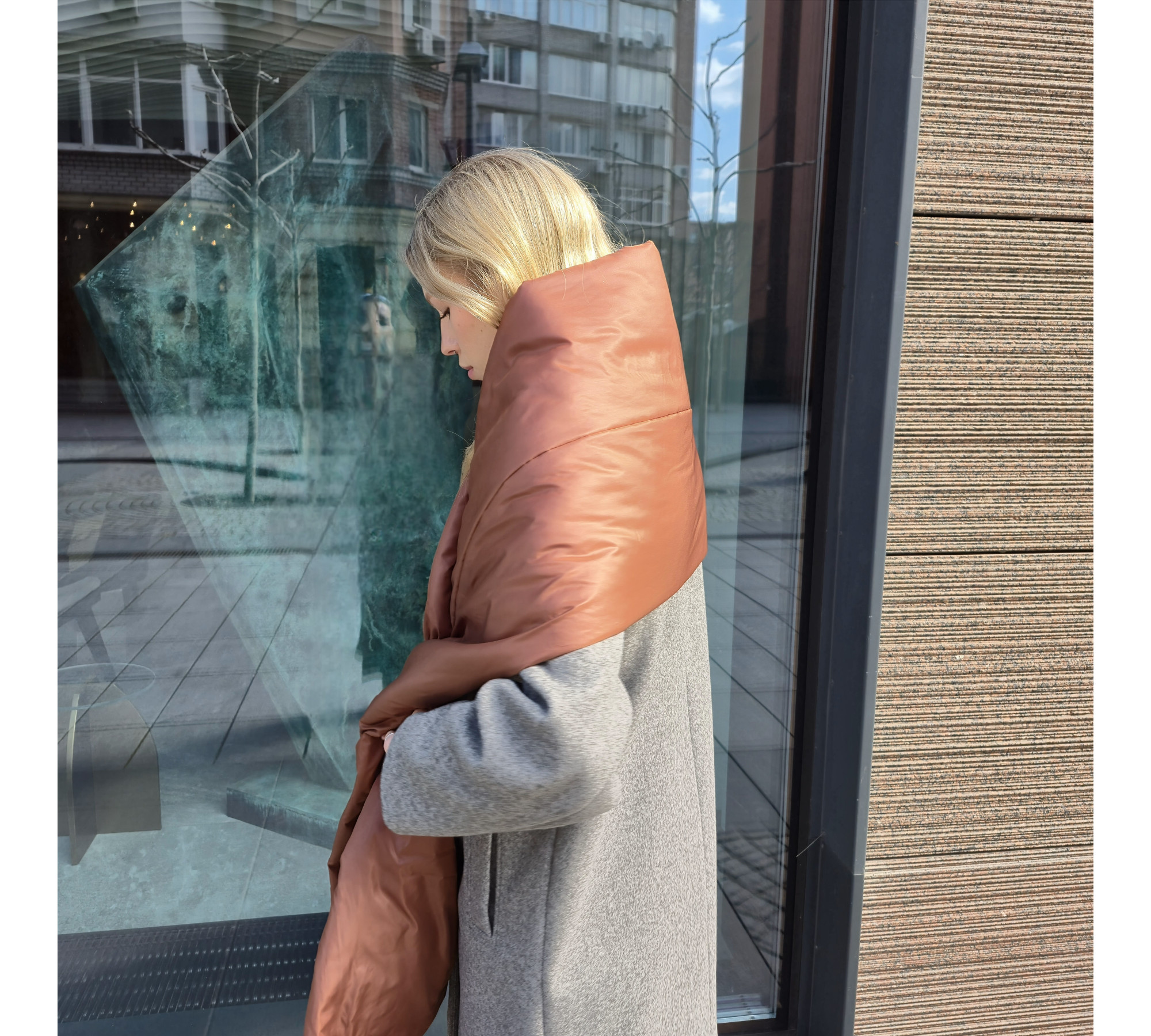 Puffer scarf with 2 pockets. Warm blanket-shawl