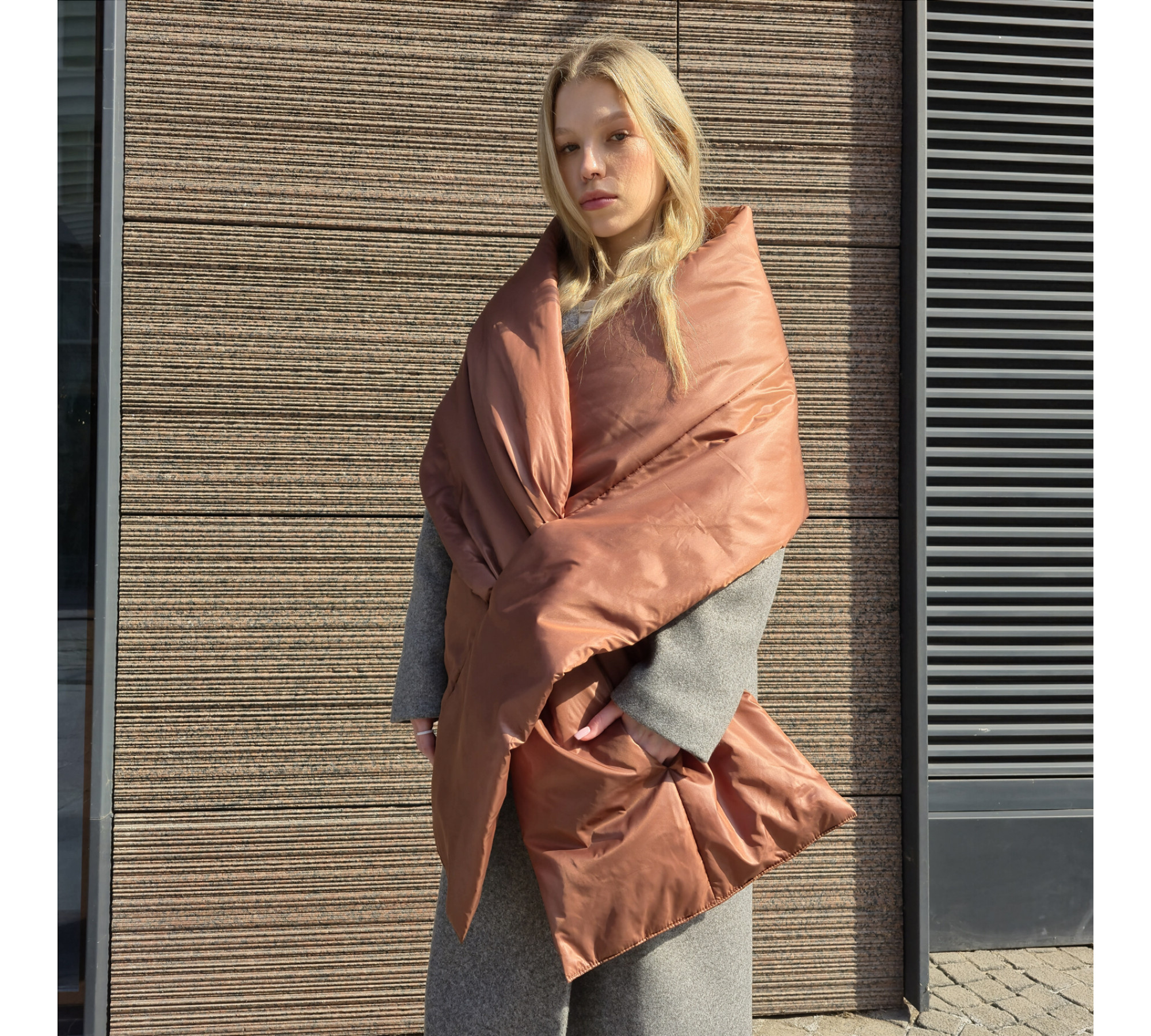 Puffer scarf with 2 pockets. Warm blanket-shawl