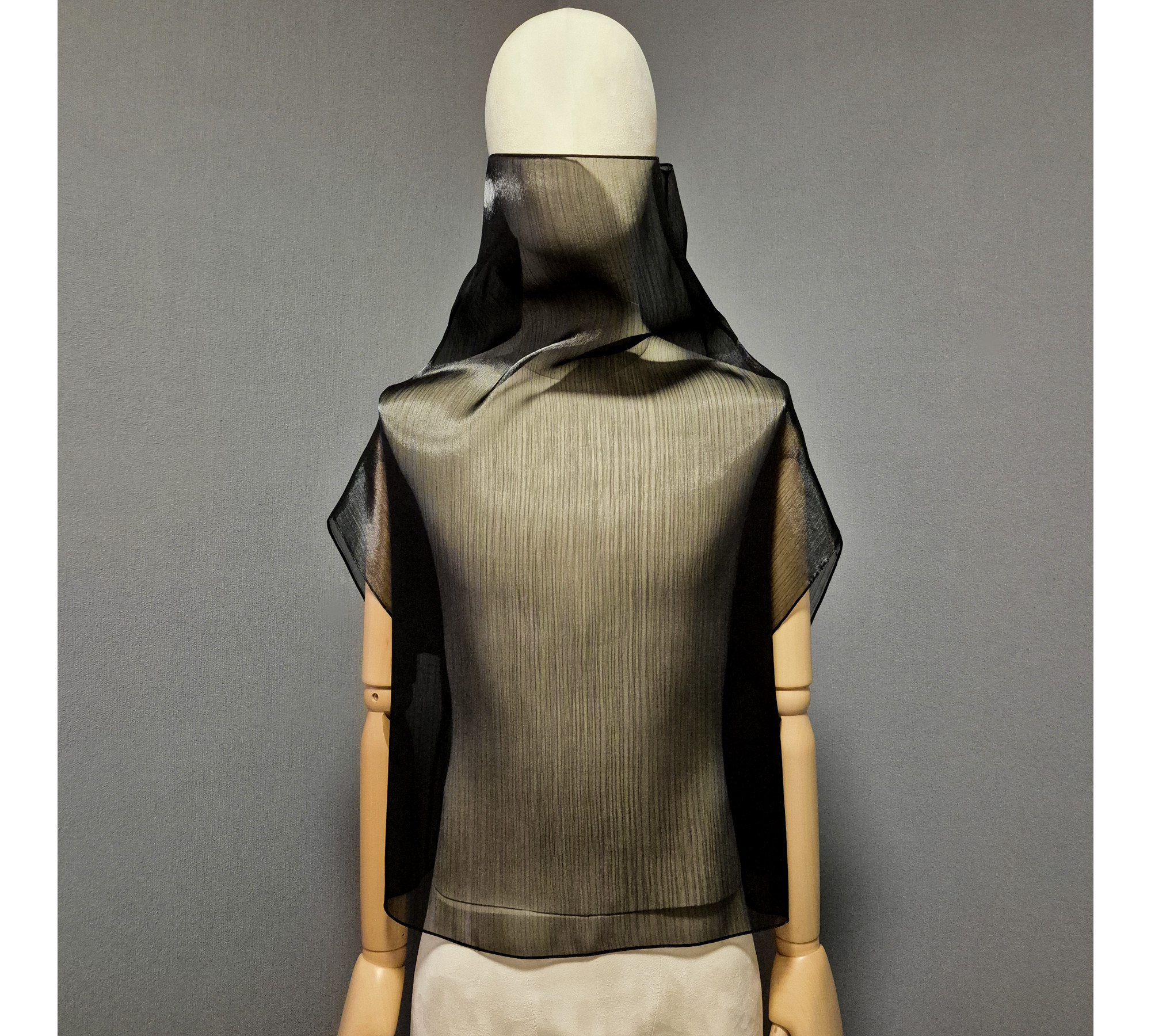 Men's sheer sleeveless high neck crinkled organza blouse