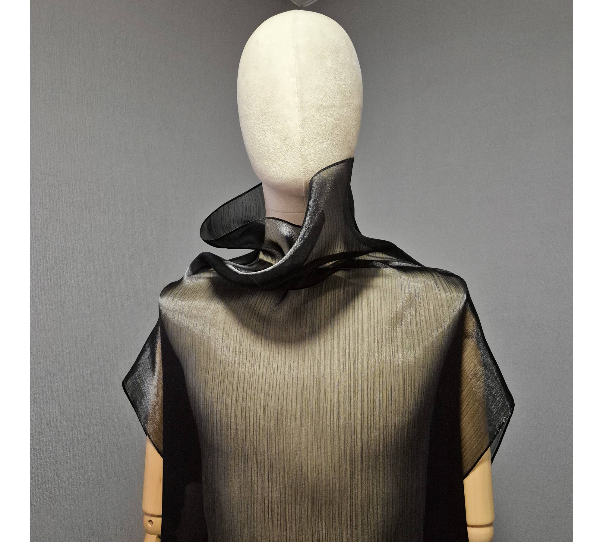 Men's sheer sleeveless high neck crinkled organza blouse