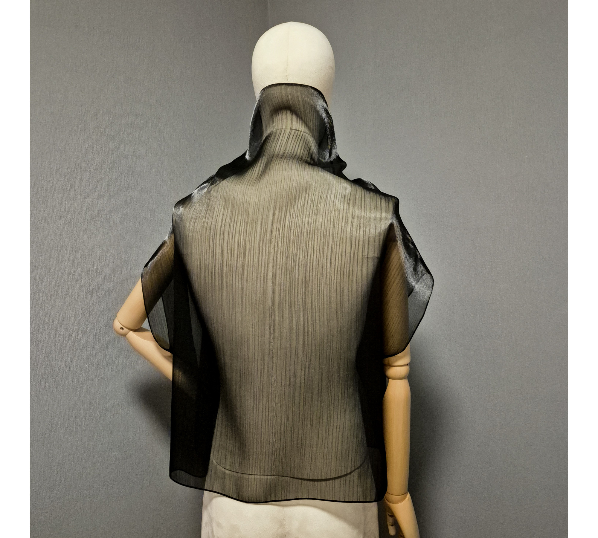 Men's sheer sleeveless high neck crinkled organza blouse