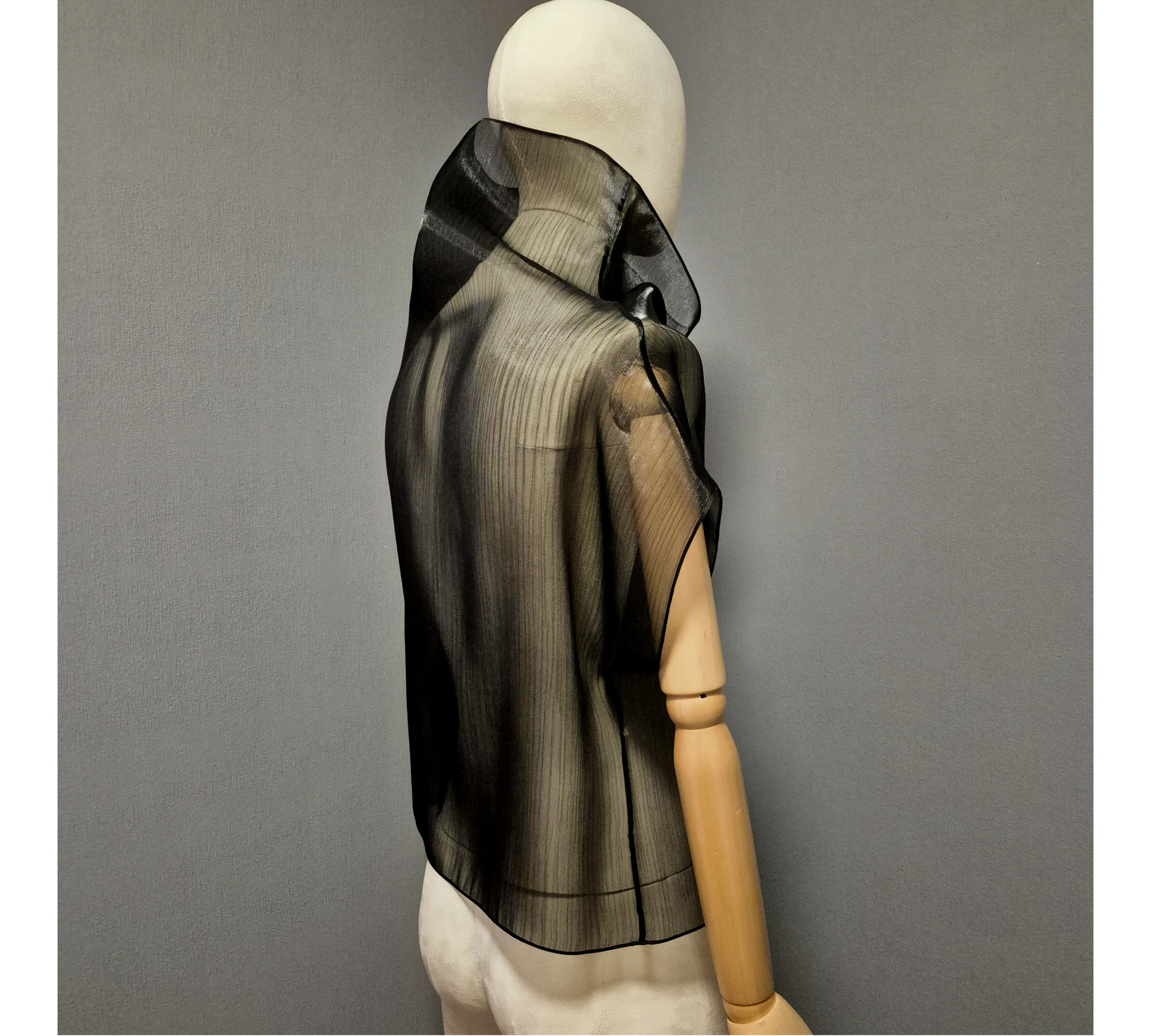 Men's sheer sleeveless high neck crinkled organza blouse