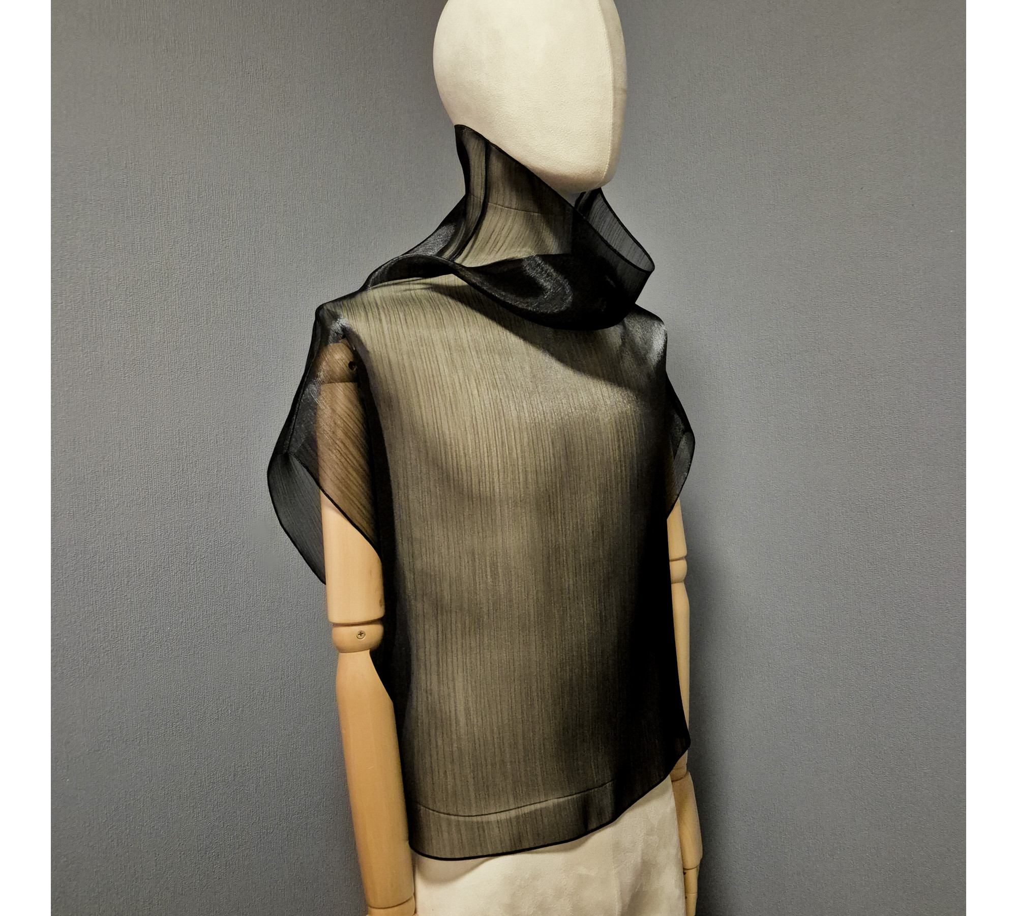 Men's sheer sleeveless high neck crinkled organza blouse