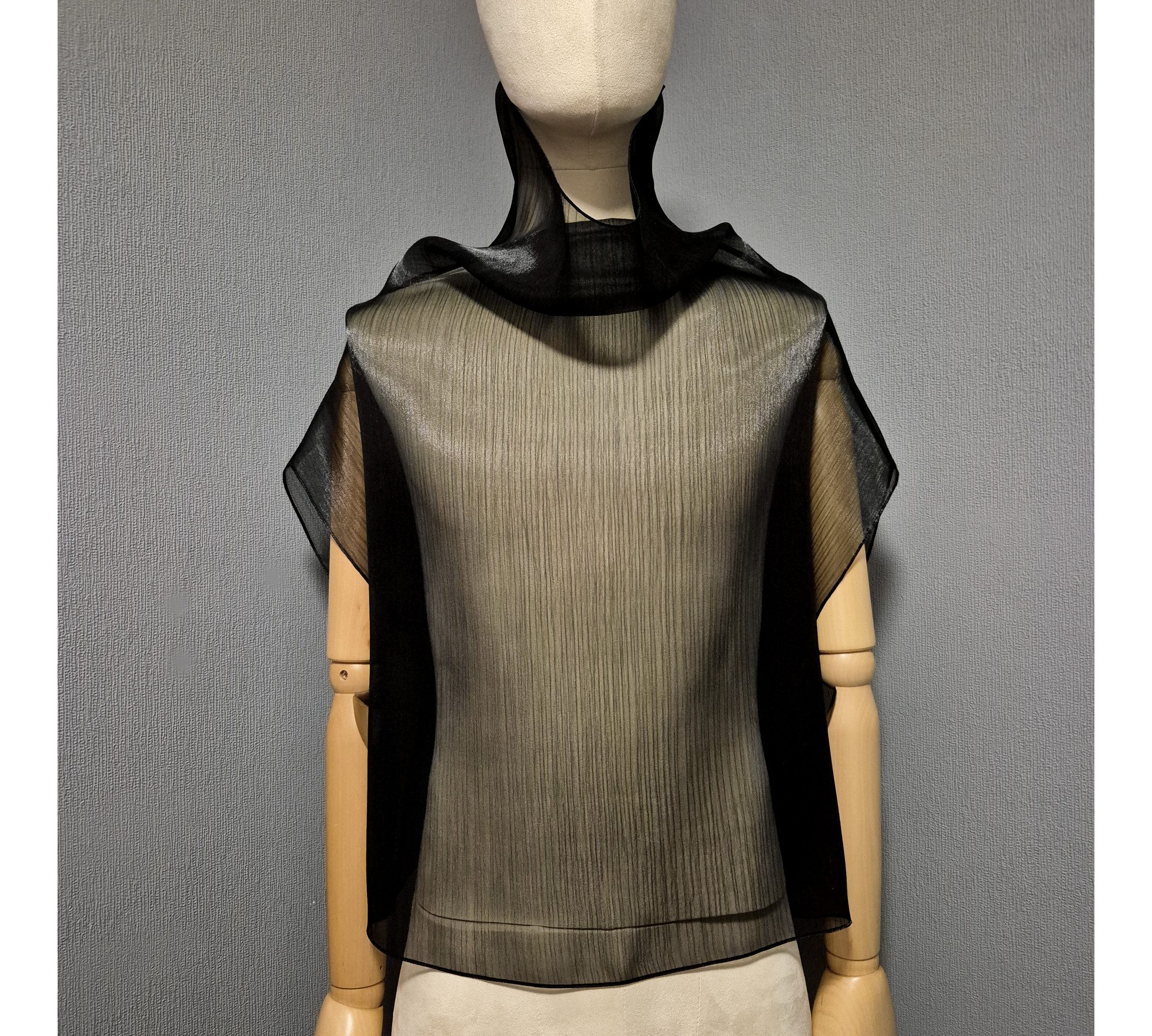 Men's sheer sleeveless high neck crinkled organza blouse