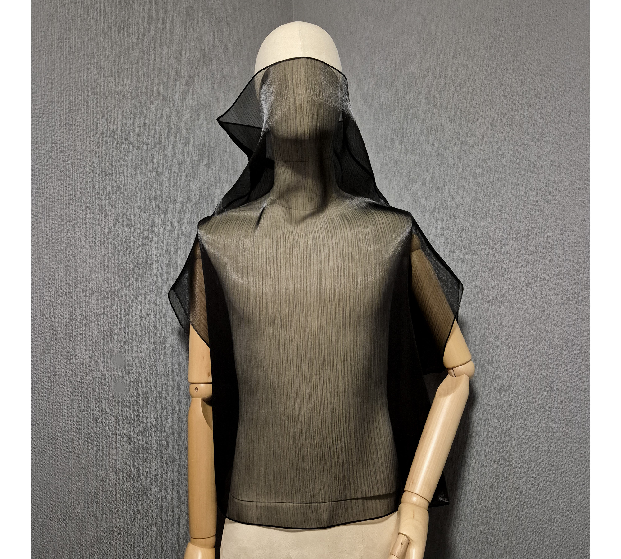 Men's sheer sleeveless high neck crinkled organza blouse