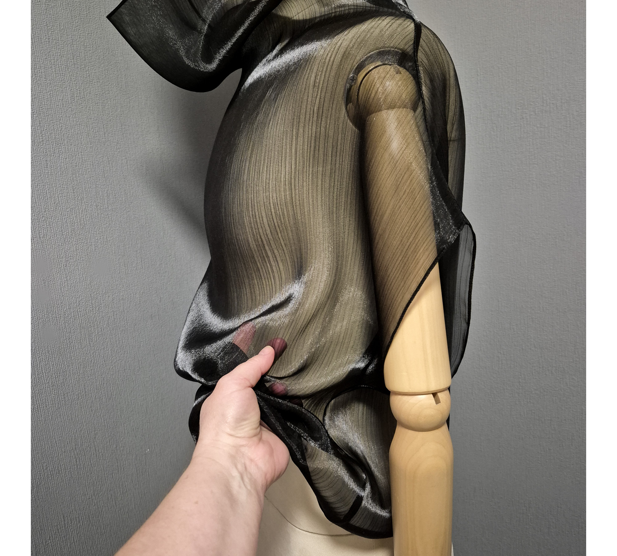 Men's sheer sleeveless high neck crinkled organza blouse