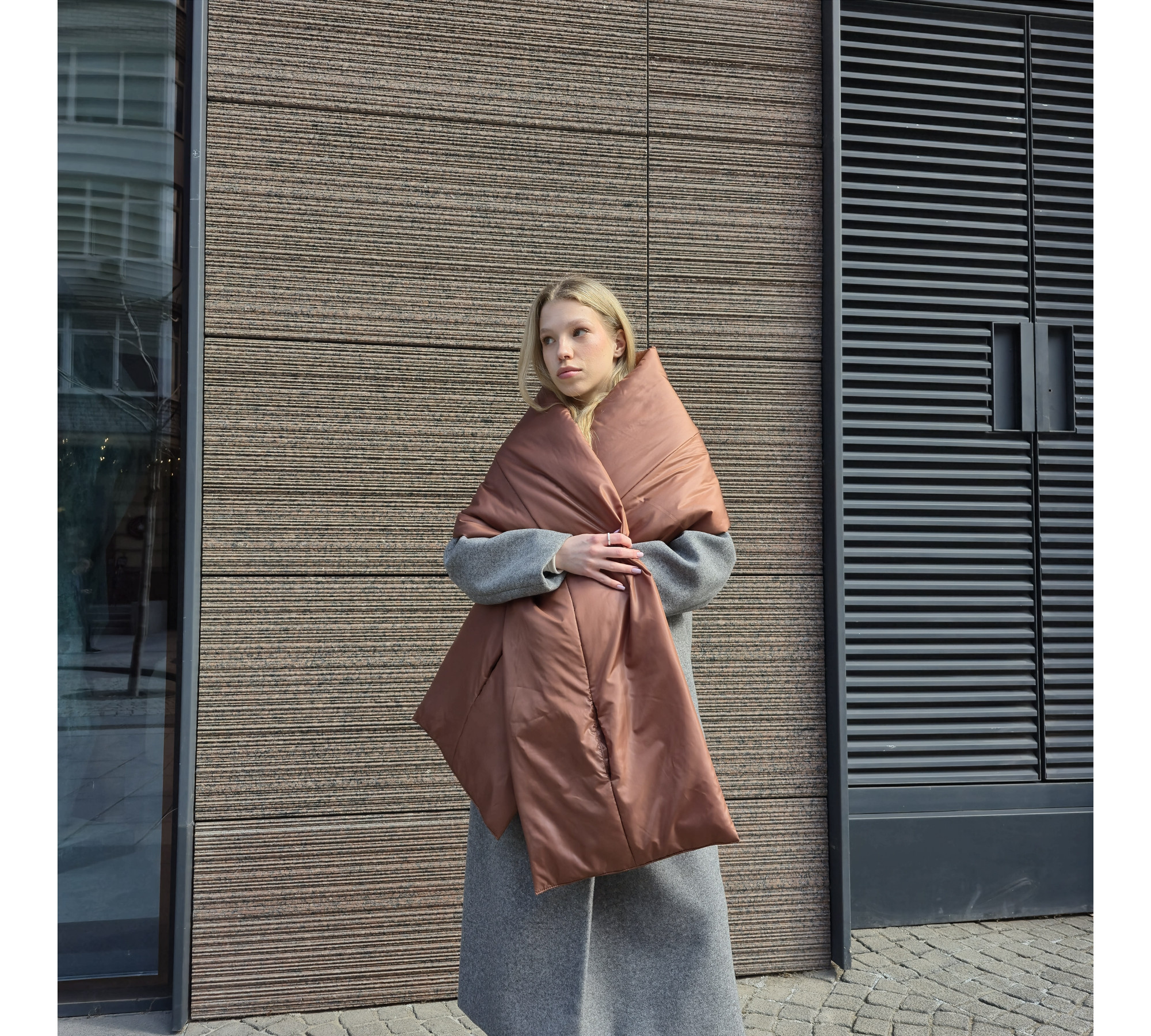 Puffer scarf with 2 pockets. Warm blanket-shawl