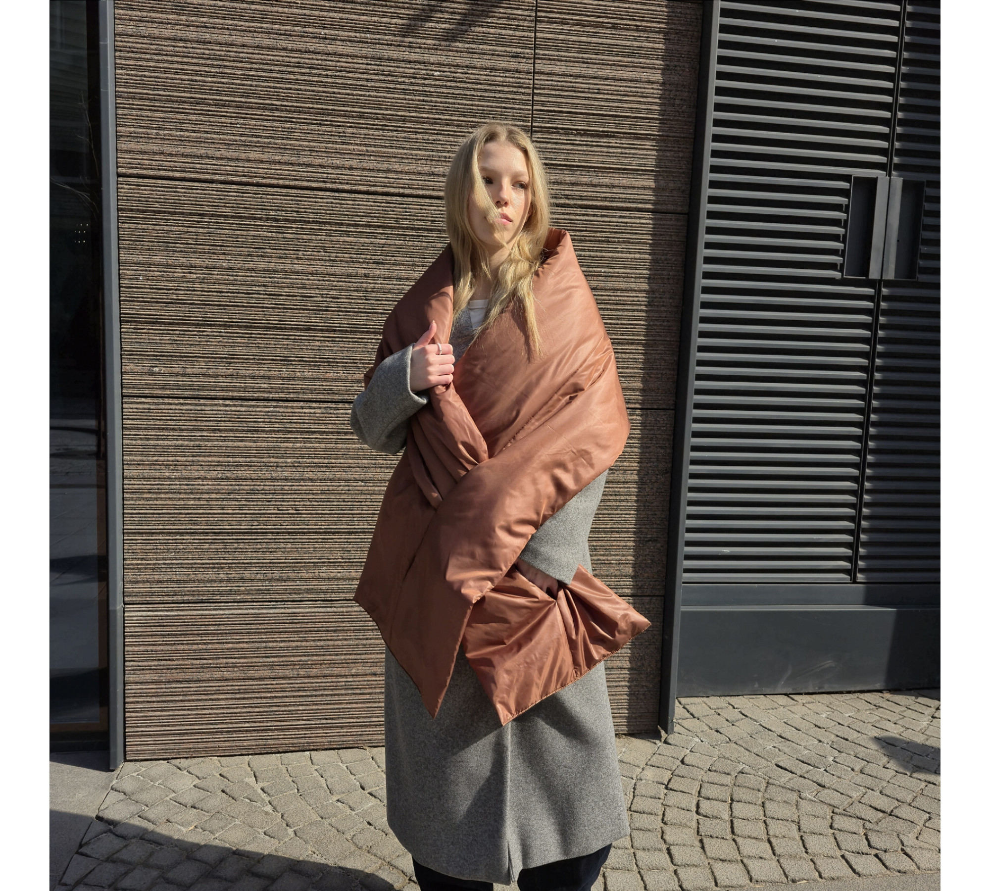 Puffer scarf with 2 pockets. Warm blanket-shawl