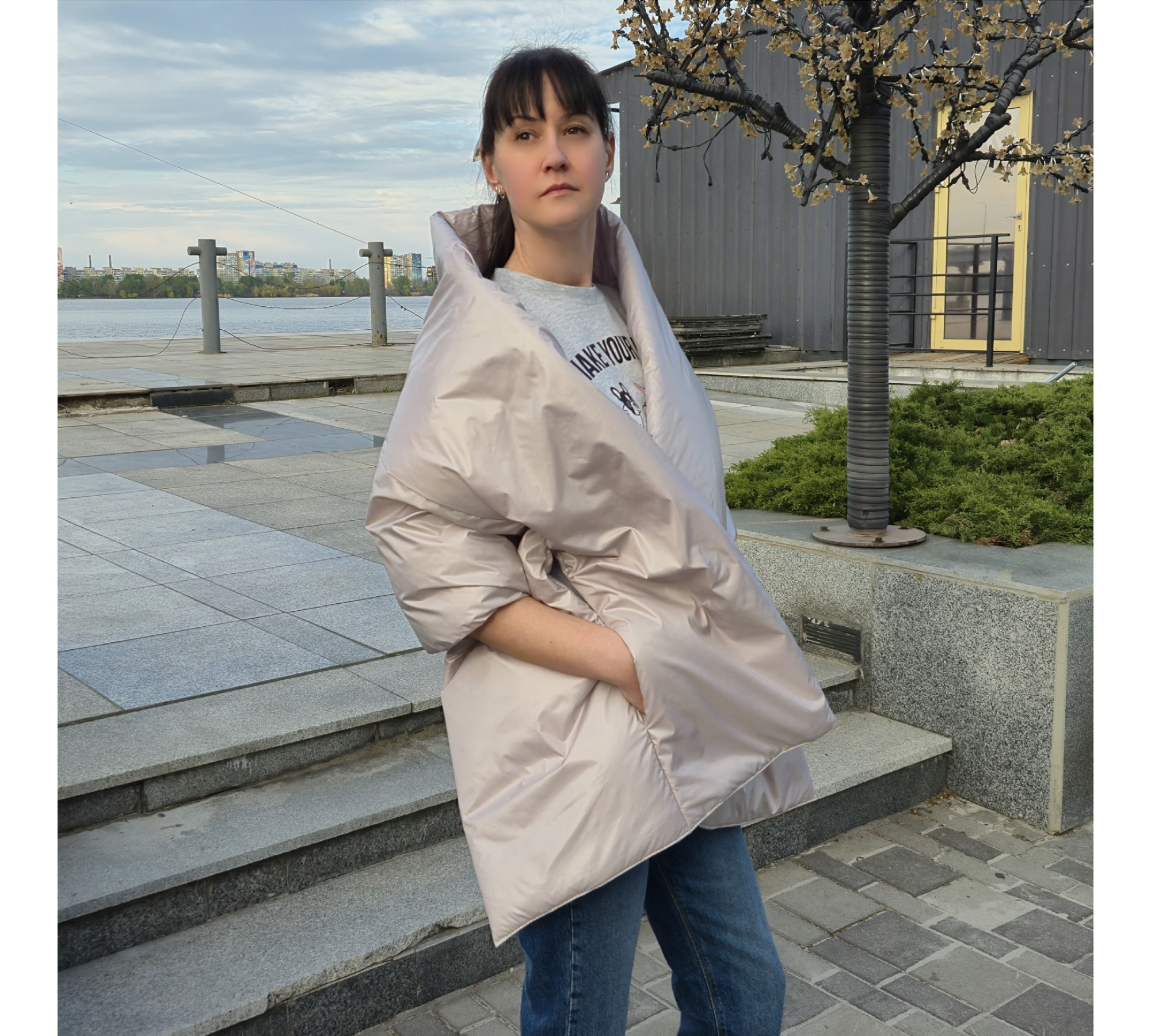 Puffer scarf with 2 pockets. Warm  trendy shawl. 