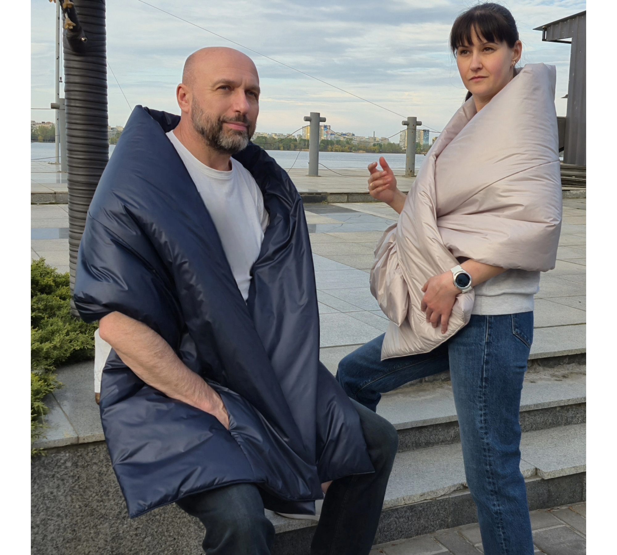 Puffer scarf with 2 pockets. Warm  trendy shawl. 