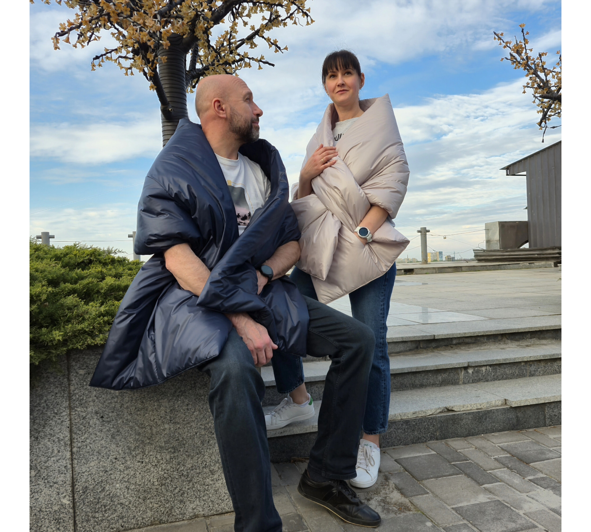 Puffer scarf with 2 pockets. Warm  trendy shawl. 