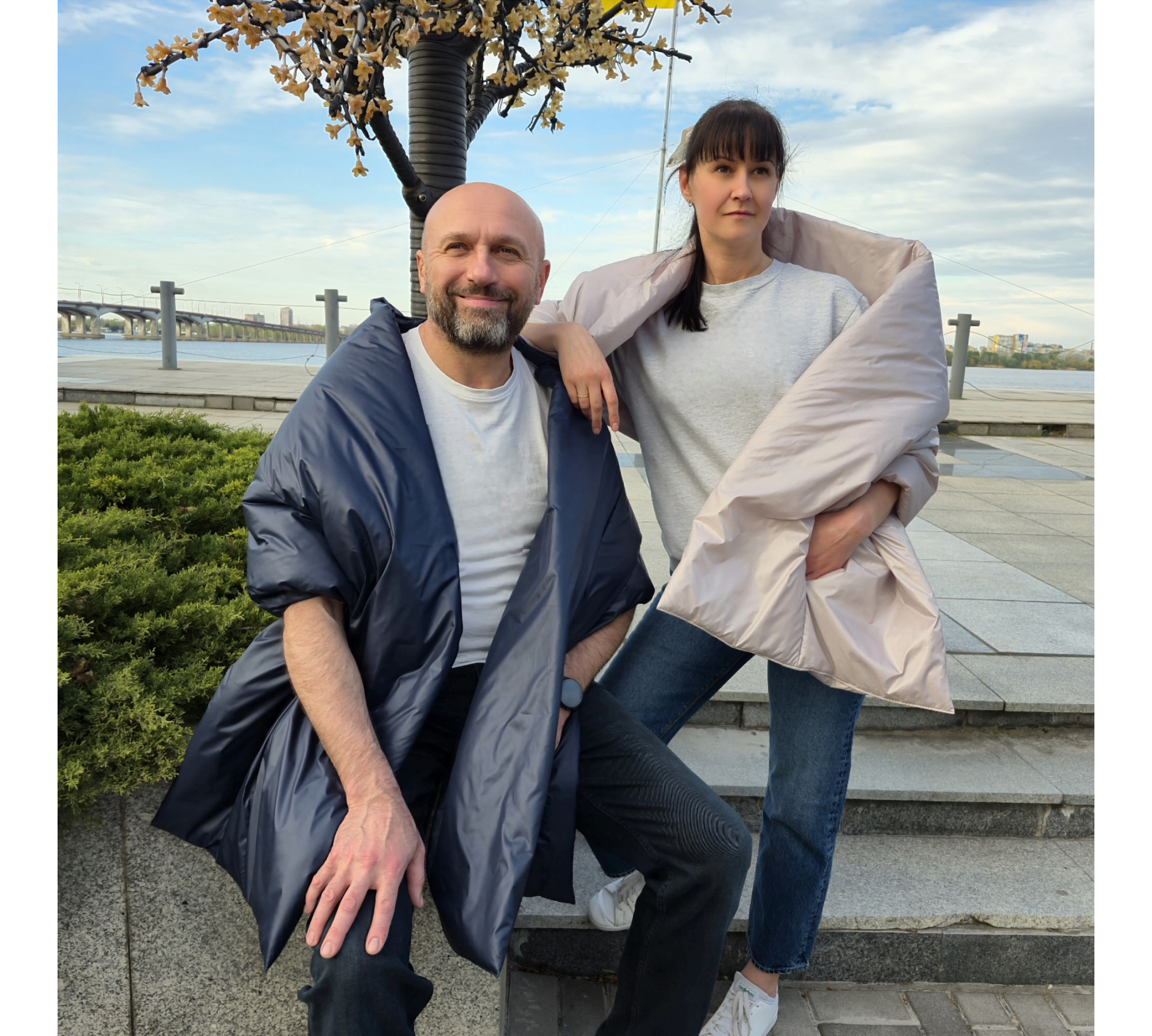 Puffer scarf with 2 pockets. Warm  trendy shawl. 