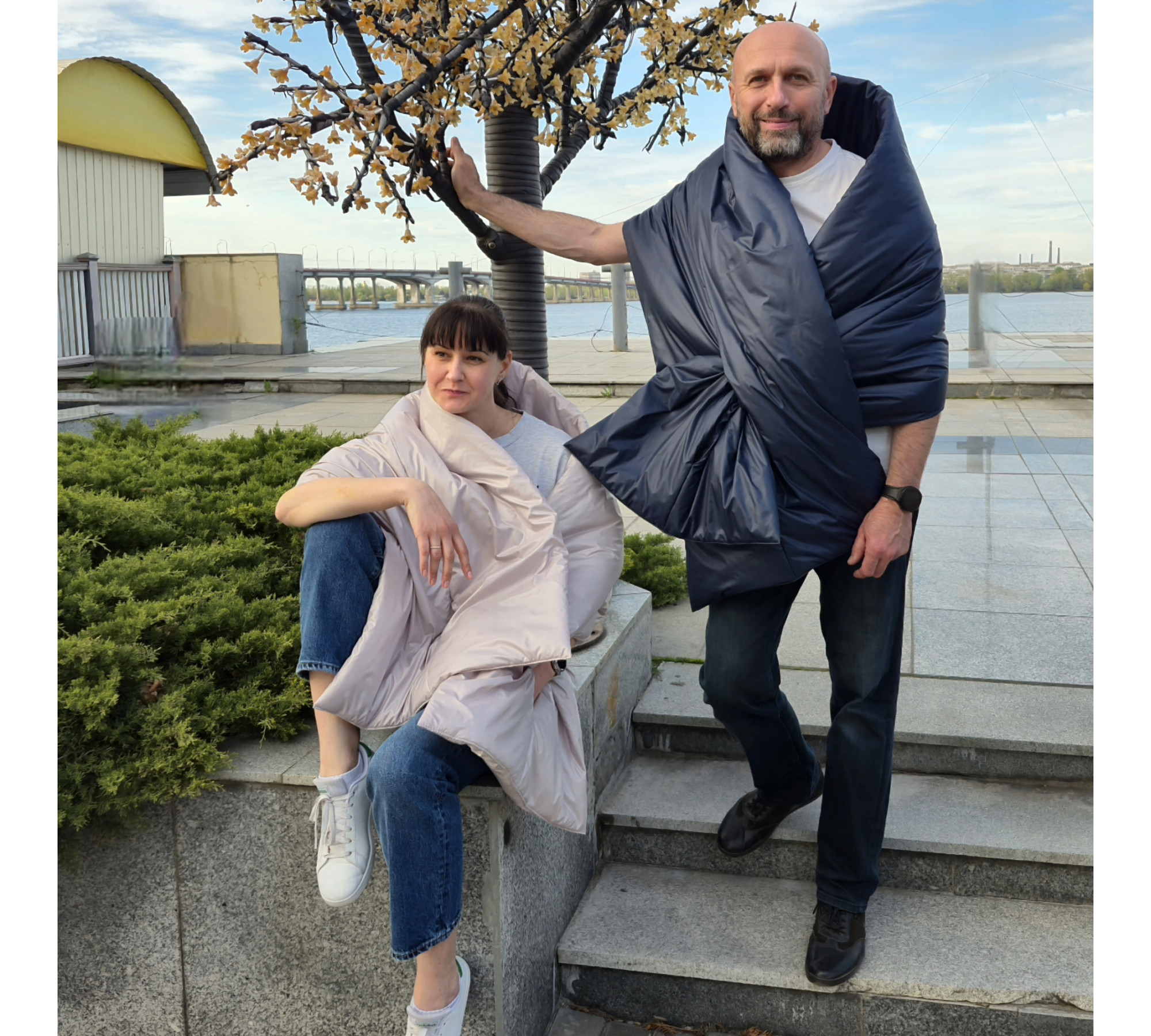 Puffer scarf with 2 pockets. Warm  trendy shawl. 