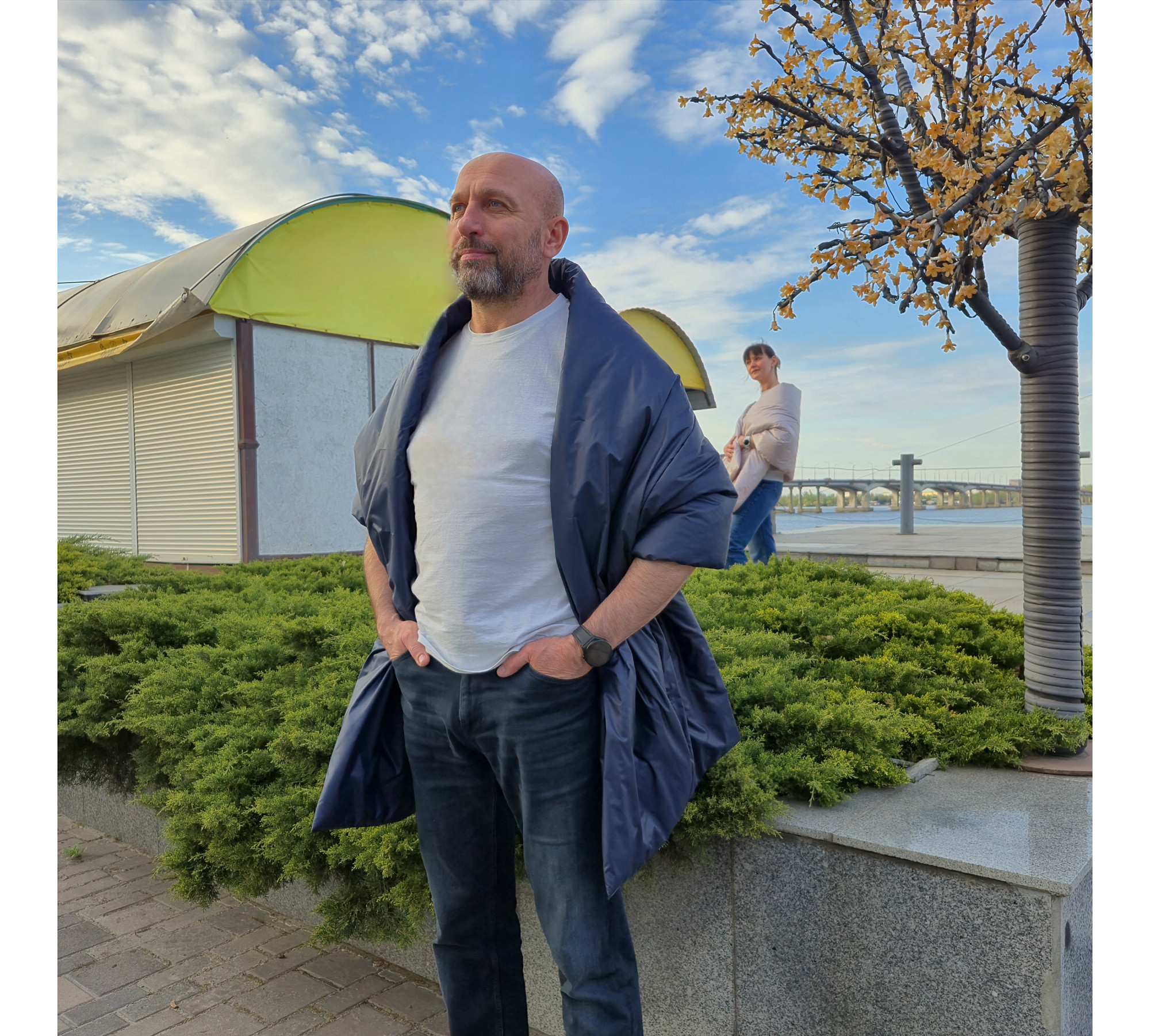 Puffer scarf with 2 pockets. Warm  trendy shawl. 