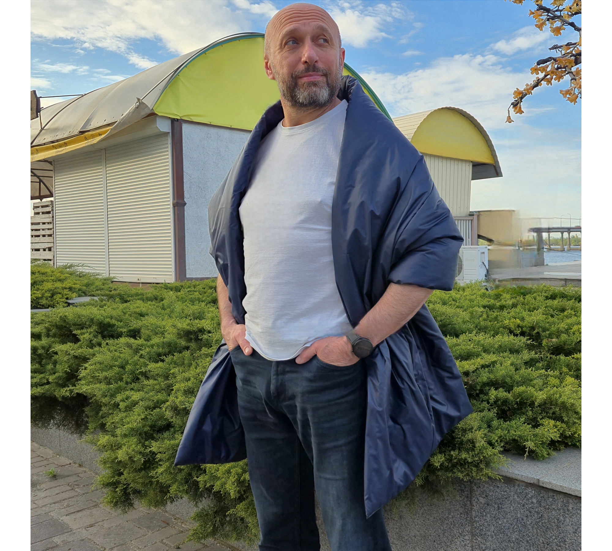 Puffer scarf with 2 pockets. Warm  trendy shawl. 